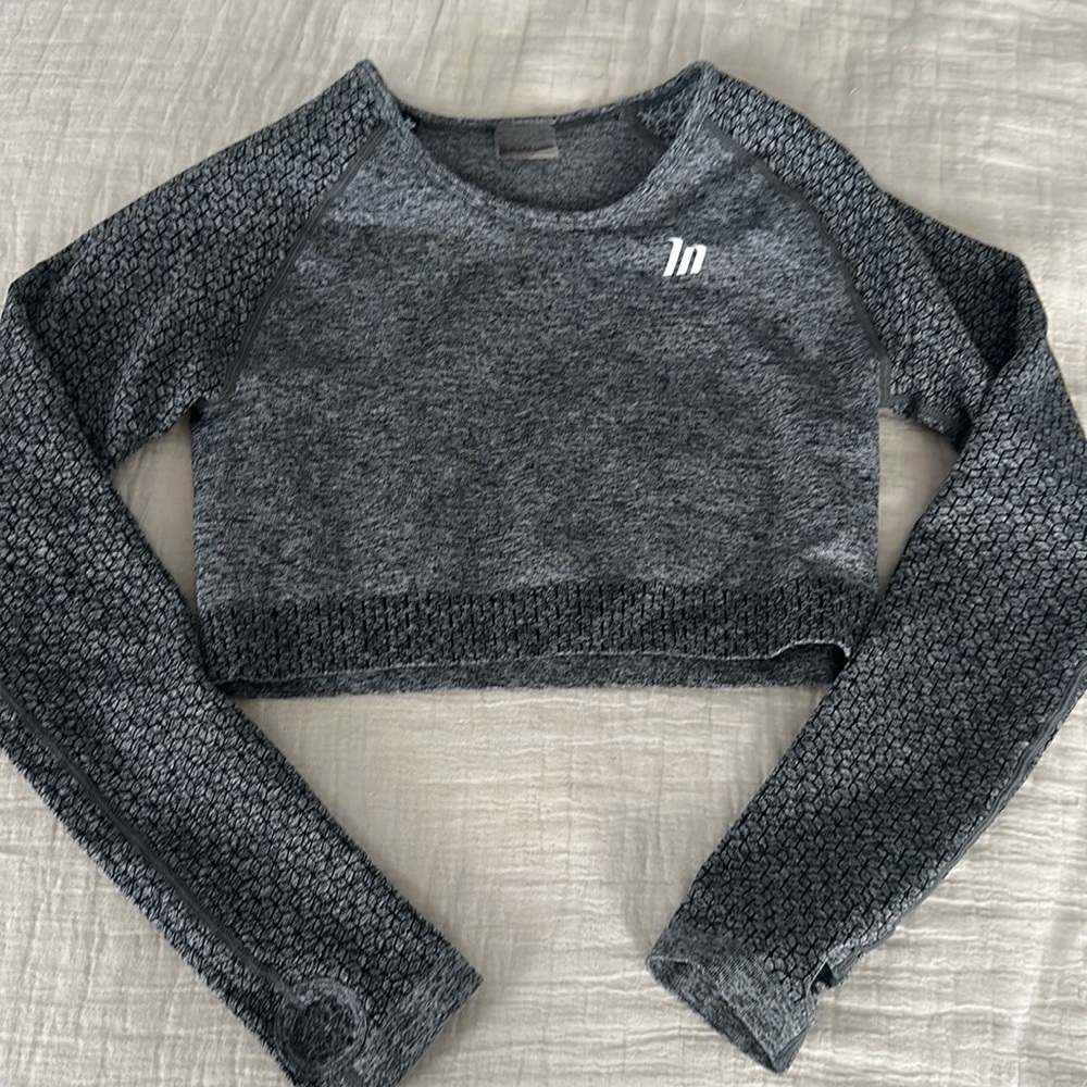 Muscle nation crop long sleeve